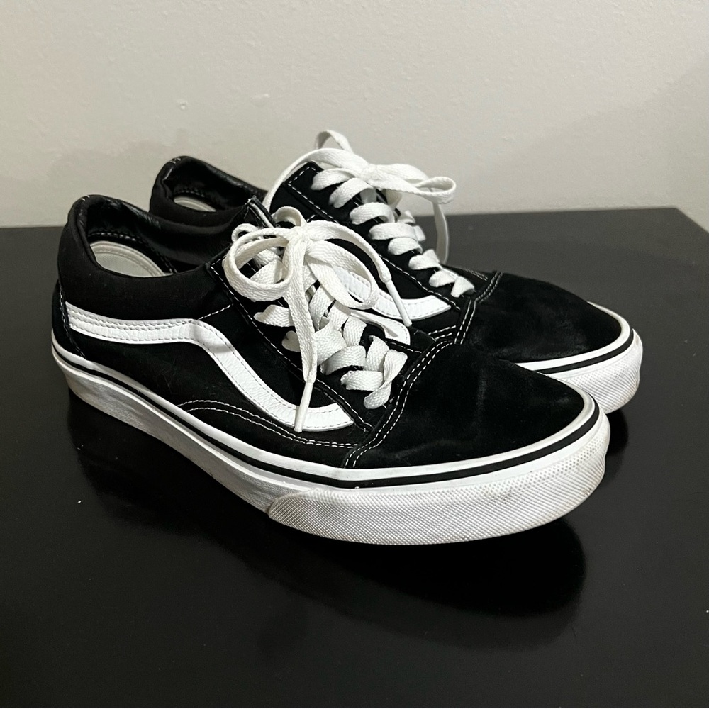 Vans Old Skool Skate Shoe, Men’s 7/Women’s 8.5